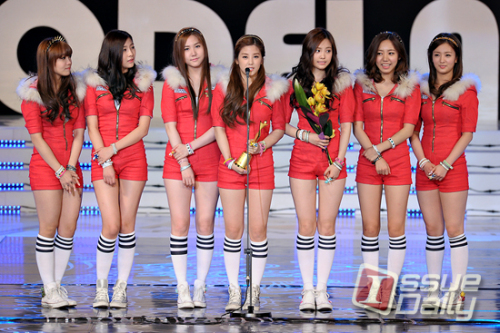 에이핑크 (A pink), 가수(손나은, 박초롱, 오하영, 정은지, 홍유경, 김남주, 윤보미)/ <포토뉴스> 에이핑크, ‘뉴스타상’ 수상!