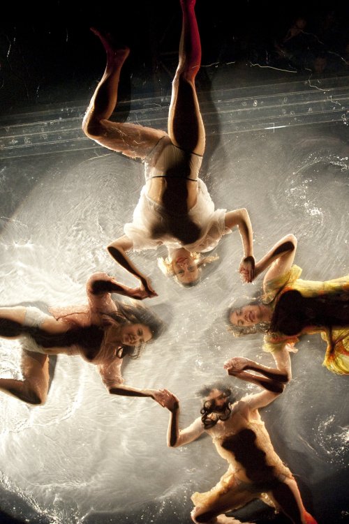 <YONHAP PHOTO-1944> Members of the Argentinian theatre group "Fuerza Bruta" perform during the party for the opening of the fashion fair "Bread & Butter" at the former airport Tempelhof in Berlin, on January 17, 2012. The fashion fair takes place from 18 to 20 January 2012 in Berlin. AFP PHOTO / SEBASTIAN KAHNERT GERMANY OUT /2012-01-18 19:06:42/ <저작권자 ⓒ 1980-2012 ㈜연합뉴스. 무단 전재 재배포 금지.>\r\n<YONHAP PHOTO-1944> Members of the Argentinian theatre group "Fuerza Bruta" perform during the party for the opening of the fashion fair "Bread & Butter" at the former airport Tempelhof in Berlin, on January 17, 2012. The fashion fair takes place from 18 to 20 January 2012 in Berlin. AFP PHOTO / SEBASTIAN KAHNERT GERMANY OUT /2012-01-18 19:06:42/ <저작권자 ⓒ 1980-2012 ㈜연합뉴스. 무단 전재 재배포 금지.>