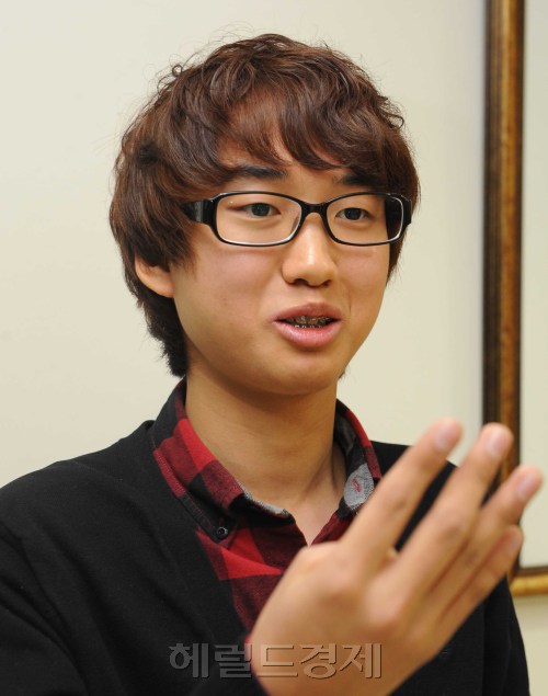 EBS열공장학생 대상 황현호학생.<br />이상섭 기자. babtong@heraldm.com 2012.01.19\r\nEBS열공장학생 대상 황현호학생.\n이상섭 기자. babtong@heraldm.com 2012.01.19