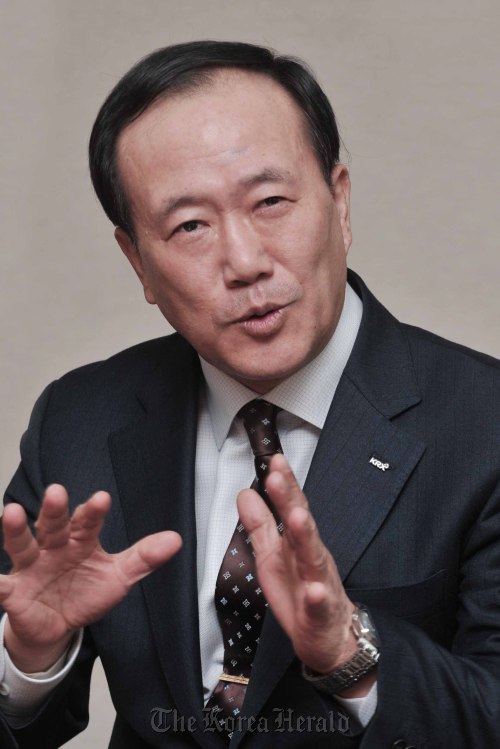 김봉수 한국증권거래소 이사장.<br />정희조 기자/
Korea Exchange chairman and CEO Kim Bong-soo.
Chung Hee-cho/The Korea Herald