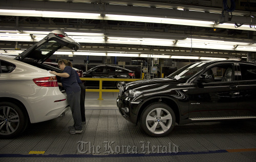 Workers inspect the trunk of a vehicle on the production line at the BMW manufacturing plant in Spartanburg, South Carolina.  Bloomberg