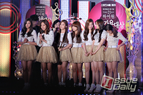 에이핑크 (A pink), 가수(손나은, 박초롱, 오하영, 정은지, 홍유경, 김남주, 윤보미)/  <포토뉴스> 에이핑크, ‘서울가요대상’ 신인상 수상!