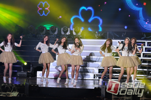 에이핑크 (A pink), 가수(손나은, 박초롱, 오하영, 정은지, 홍유경, 김남주, 윤보미)/  <포토뉴스> 에이핑크, 신인들의 상큼한 무대~
