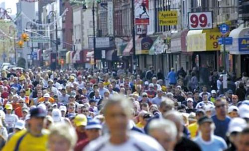 Runners make the turn off Bedford Avenue onto Manhattan Avenue in the Greenpoint neighborhood of Brooklyn in the 2006 New York City Marathon. (AP)
