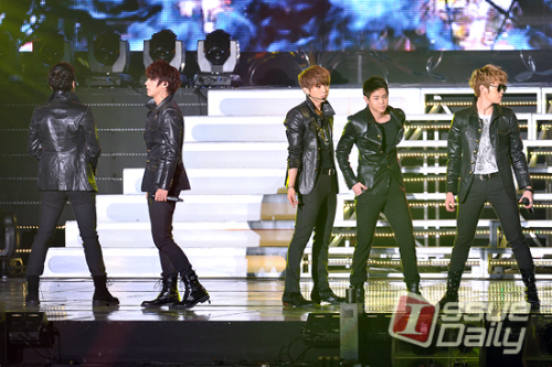 비스트(BEAST), 가수(윤두준, 양요섭, 장현승, 이기광, 용준형, 손동운)/ <포토뉴스> 비스트, 카리스마 넘치는 무대~