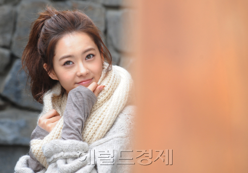 영화 파파의 주연 고아라 인터뷰.<br />이상섭 기자. babtong@heraldm.com 2012.01.19\r\n영화 파파의 주연 고아라 인터뷰.\n이상섭 기자. babtong@heraldm.com 2012.01.19\r\n영화 파파의 주연 고아라 인터뷰.\n이상섭 기자. babtong@heraldm.com 2012.01.19