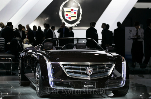 The General Motors Co.Cadillac Ciel concept car sits on display during the media preview of the LA Auto Show.  Bloomberg