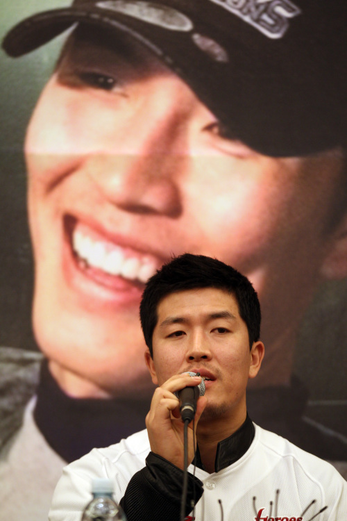 김병현, 넥센 히어로즈 (투수)/Ex-Major League closer Kim Byung-hyun pleased to pitch in S. Korea