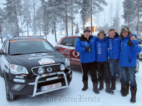 The team Voorthuizen members pose with Korando C.
Ssangyong Motor