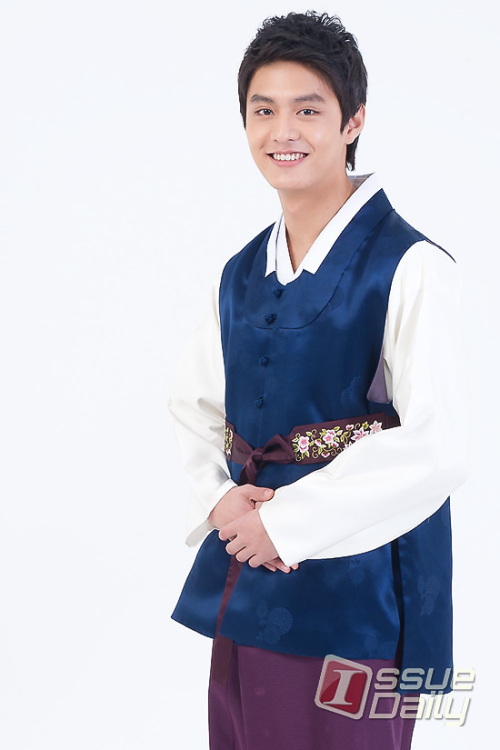 도지한, 탤런트/  도지한 “설 연휴 근심, 걱정 버리고 즐거운 시간 되시길”(설날인터뷰)