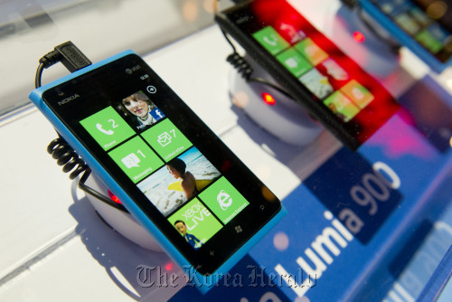 Nokia Oyj Lumia 900 smart phones sit on display during the 2012 International Consumer Electronics Show in Las Vegas, Nevada.  Bloomberg