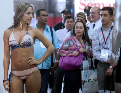 <YONHAP PHOTO-0854> A model presents a creation by Brazilian brand Rhodia during Colombiatex fashion show on January 24, 2012 in Medellin, Antioquia department, Colombia. AFP PHOTO/ Raul ARBOLEDA /2012-01-25 06:53:15/ <저작권자 ⓒ 1980-2012 ㈜연합뉴스. 무단 전재 재배포 금지.>\r\n<YONHAP PHOTO-0854> A model presents a creation by Brazilian brand Rhodia during Colombiatex fashion show on January 24, 2012 in Medellin, Antioquia department, Colombia. AFP PHOTO/ Raul ARBOLEDA /2012-01-25 06:53:15/ <저작권자 ⓒ 1980-2012 ㈜연합뉴스. 무단 전재 재배포 금지.>