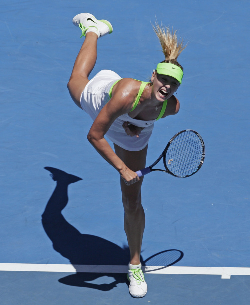 <YONHAP PHOTO-1173> Maria Sharapova of Russia serves to compatriot Ekaterina Makarova during their quarterfinal at the Australian Open tennis championship, in Melbourne, Australia, Wednesday, Jan. 25, 2012.(AP Photo/John Donegan)/2012-01-25 12:26:09/ <저작권자 ⓒ 1980-2012 ㈜연합뉴스. 무단 전재 재배포 금지.>
Maria Sharapova serves against Ekaterina Makarova during the Australian Open on Wednesday.  AP-Yonhap News