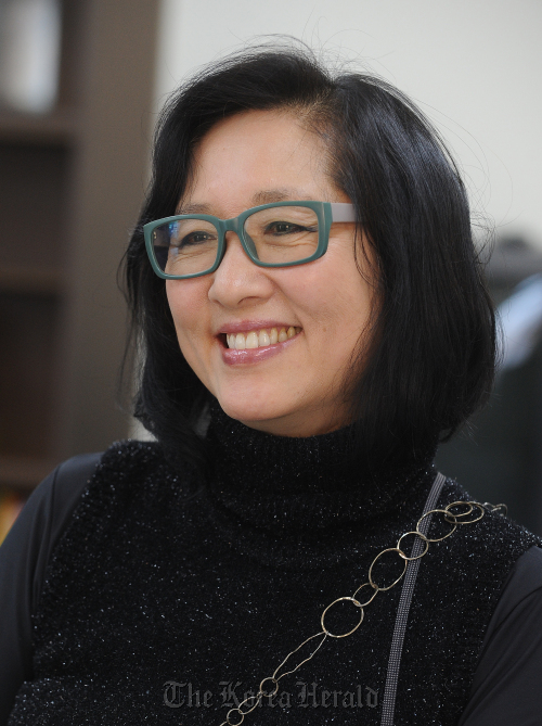 서울시립미술관 김홍희관장 인터뷰.<br />이상섭 기자. babtong@heraldm.com 2012.01.25
Kim Hong-hee, new director of Seoul Museum of Art, speaks to The Korea Herald on Wednesday.  Lee Sang-sub/The Korea Herald