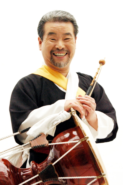 김덕수, 장고연주가(한국예술종합학교 교수)/중소기업 50년, 함께하는 2012 국악신년음악회” 국립국악원 예악당에서 개최