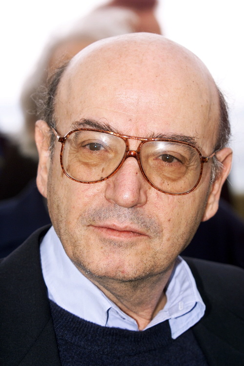 <YONHAP PHOTO-0431> (FILE) A file picture taken on May 23, 1998 in Cannes shows Greek director Theo Angelopoulos who has been seriously injured after being hit by a motorbike on January 24, 2012 in Athens' harbour of Piraus. AFP PHOTO / PATRICK HERTZOG /2012-01-25 05:12:46/ <저작권자 ⓒ 1980-2012 ㈜연합뉴스. 무단 전재 재배포 금지.>
Angelopoulos