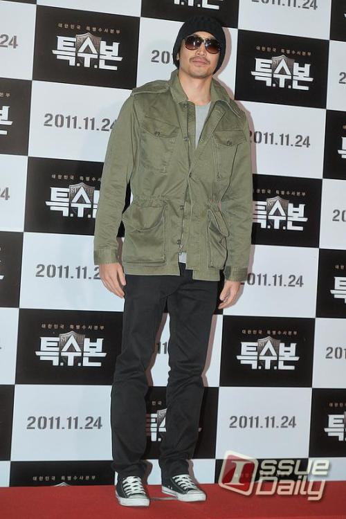 에릭(문정혁), 탤런트, 가수(신화)/ 에릭, 신화컴퍼니 공식 트위터에 컴백 소감 밝혀 ‘눈길’
