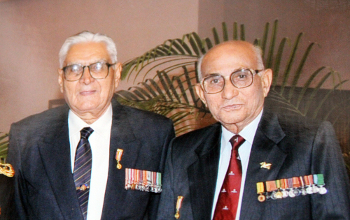 This undated photo shows retired Indian general Ashoka Banerjee
(right) who donated a collection of rare photos and documents on
the Korean War. (Yonhap News)