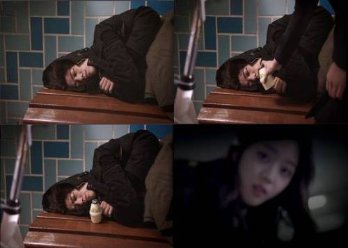 드라마/tvn 닥치고 꽃미남 밴드/‘닥치고 꽃미남밴드’ 성준, 노숙 꽃거지 변신 ‘눈길’