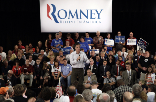 Republican presidential candidate, former Massachusetts Gov. Mitt Romney campaigns at the Emma Lou Olson Civic Center, in Pompano Beach, Fla., Sunday. (AP-Yonhap News)