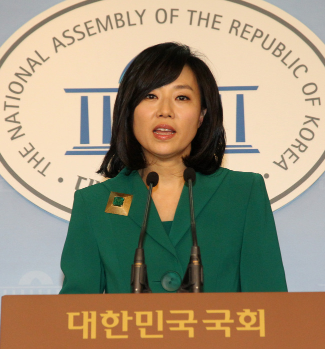 조윤선, 한나라당 (국회의원)/사진 먼저> 정치권, ‘여풍(女風) 주의보’