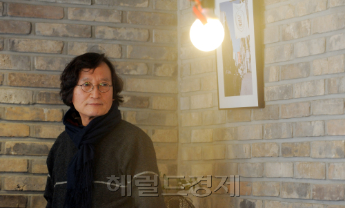 영화 '부러진 화살' 정지영 감독 인터뷰./ 안훈기자 rosedale@ 2012.01.11\r\n영화 '부러진 화살' 정지영 감독 인터뷰./ 안훈기자 rosedale@ 2012.01.11