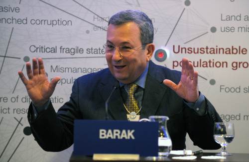 <YONHAP PHOTO-1203> Israeli Deputy Prime Minister and Defence Minister Ehud Barak talks during a session "What if Iran develops a nuclear weapon" at the WEF meeting 2012 in Davos on January 27, 2012. More than 2,600 businessmen, politicians, leaders of non-governmental organisations or scientists and hundreds of journalists pack the resort each year for the World Economic Forum. AFP PHOTO ERIC PIERMONT /2012-01-27 18:37:30/ <저작권자 ⓒ 1980-2012 ㈜연합뉴스. 무단 전재 재배포 금지.>
Israeli Deputy Prime Minister and Defense Minister Ehud Barak talks during a session in Davos on Friday. AFP-Yonhap News