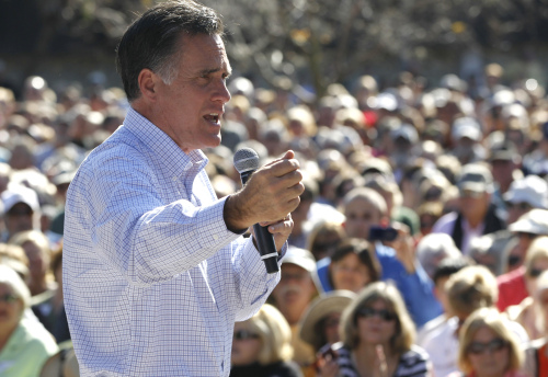 <YONHAP PHOTO-0219> Republican presidential candidate, former Massachusetts Gov. Mitt Romney campaigns at Pioneer Park in Dunedin, Fla., Monday, Jan. 30, 2012. (AP Photo/Charles Dharapak)/2012-01-31 07:10:03/ <저작권자 ⓒ 1980-2012 ㈜연합뉴스. 무단 전재 재배포 금지.>
Republican presidential candidate Mitt Romney campaigns at Pioneer Park in Florida on Monday. AP-Yonhap News