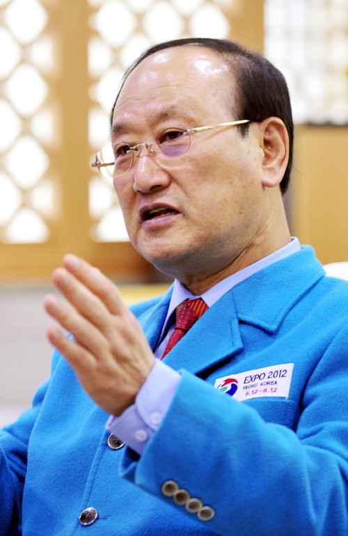 김충석 여수시장<br />김명섭 기자 msiron@
Mayor Kim Chung-seog Kim Myung-sub/The Korea Herald