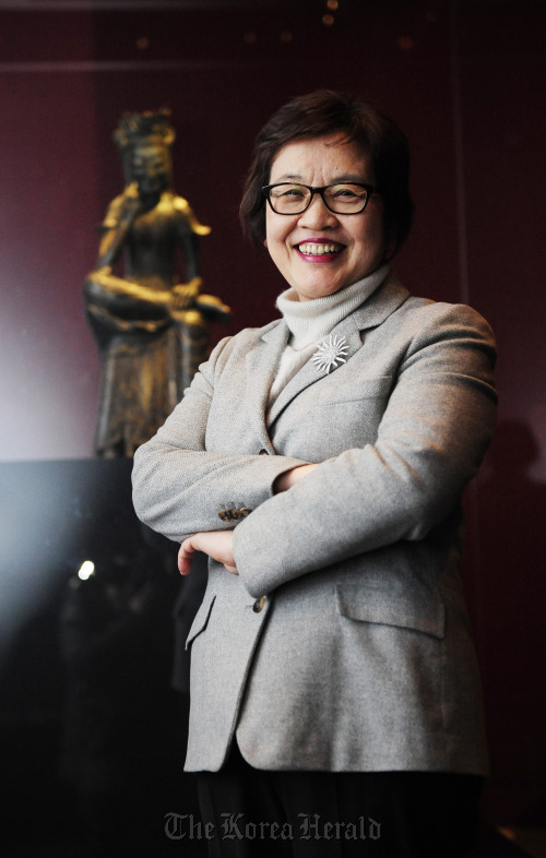 김영나 국립중앙박물관 관장. 박해묵 기자/mook@heraldm.com
Kim Young-na, director of National Museum of Korea, poses for a photo at the museum in Seoul on Wednesday. Park Hae-mook/The Korea Herald