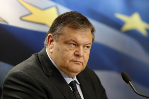<YONHAP PHOTO-0337> Evangelos Venizelos, Greece's finance minister, pauses during a news conference in Athens, Greece, on Tuesday, Jan. 31, 2012. Venizelos said curbing spending on health, defence and other state sectors were "major battles" in talks under way with international creditors on new financing. Photographer: Kostas Tsironis/Bloomberg *** Local Caption *** Evangelos Venizelos/2012-02-01 08:09:41/ <저작권자 ⓒ 1980-2012 ㈜연합뉴스. 무단 전재 재배포 금지.>
Evangelos Venizelos, Greece’s finance minister, pauses during a news conference in Athens on Tuesday.  Bloomberg