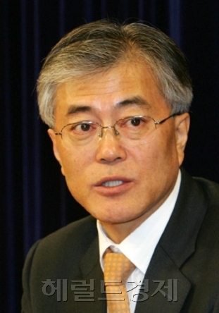 문재인 (사회기관단체인, 전 정무직공무원,사람사는세상 노무현재단 (이사장), 혁신과 통합 (상임대표), 민주통합당)