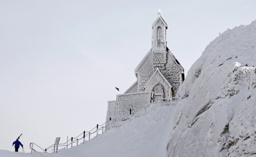 A church stands frozen near Bayrischzell, southern Germany on  Thursday. (AP-Yonhap News)