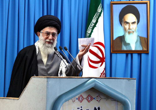 <YONHAP PHOTO-0833> (120203) -- TEHRAN, Feb. 3, 2012 (Xinhua) -- Iranian Supreme Leader Ayatollah Seyyed Ali Khamenei speaks during Friday prayers in Tehran, Iran, Feb. 3, 2012. Khamenei dismissed on Friday Western sanctions and warned against the U.S. war threats against the Islamic Republic. He said that Iran benefits from Western sanctions. (Xinhua/Official Website of the Iranian Supreme Leader) (zx)/2012-02-04 17:30:23/ <저작권자 ⓒ 1980-2012 ㈜연합뉴스. 무단 전재 재배포 금지.>
Iranian Supreme Leader Ayatollah Seyyed Ali Khamenei speaks during Friday prayers in Tehran on Friday.  Xinhua-Yonhap News