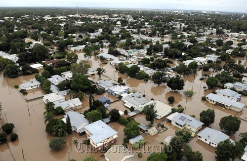 Water floods the streets of the town of Moree, about 610 kilometers north of Sydney, Feb. 3, 2012. (AFP-Yonhap News)