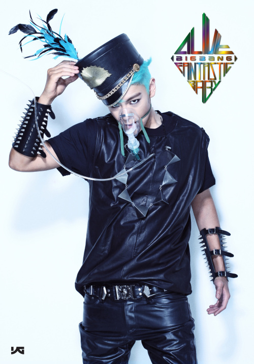 T.O.P(최승현), 가수(빅뱅),탤런트/ 빅뱅 탑, 백발에 이어 하늘색 헤어 선보여 ‘파격 변신’