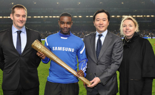 삼성전자, 첼시FC와 올림픽 성화봉송 응원