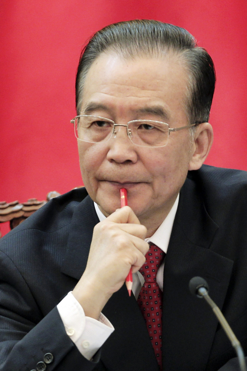 <YONHAP PHOTO-2598> Chinese Premier Wen Jiabao listens to German Chancellor Angela Merkel during a meeting at the Great Hall of the People in Beijing, China, Thursday, Feb. 2, 2012. Merkel called on China, the biggest buyer of Iranian oil, to use its influence to persuade Tehran to renounce possible nuclear weapons ambitions. (AP Photo/Lintao Zhang, Pool)/2012-02-02 23:44:22/ <저작권자 ⓒ 1980-2012 ㈜연합뉴스. 무단 전재 재배포 금지.>
Chinese Premier Wen Jiabao.
AP-Yonhap News