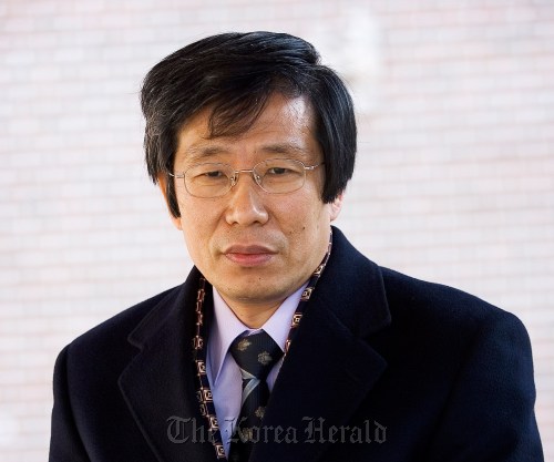 Professor Kim Seong-kon
Professor Kim Seong-kon
