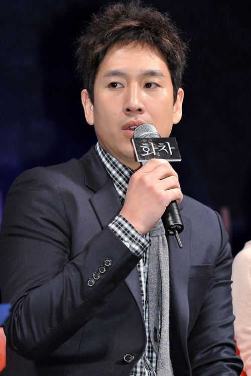 이선균, 영화배우,탤런트/  ‘화차’ 이선균 “결혼 후 베드신 눈치 보여”