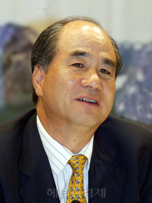 Chairman Yoon Seok-kum