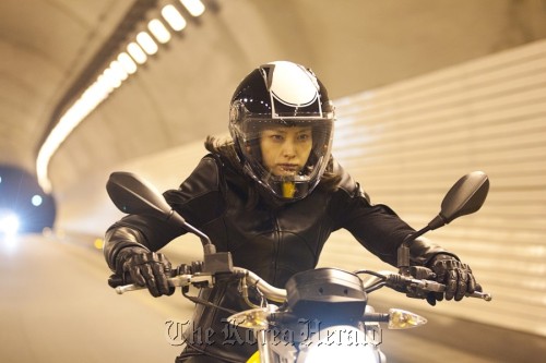 Actress Lee Na-young stars as a detective in director Yoo Ha’s upcoming film “Howling.” CJ Entertainment