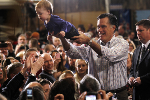 미트 롬니(Willard Mitt Romney), 정치인,기업인(미국)/(헤경사이트만)사진/‘오늘은 아이들과 함께’..천진난만한 표정의 오바마 vs ..아이 번쩍 든 롬리/(연합)