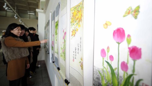 동대문구청이 9일 오전 동대문구청 아트갤러리에 답십리초등학교 학생들의 방과후학교 작품을 전시하는 '한국화로 만난 동심전'을 개최해 눈길을 끌고 있다. 박해묵 기자/mook@heraldm.com\r\n동대문구청이 9일 오전 동대문구청 아트갤러리에 답십리초등학교 학생들의 방과후학교 작품을 전시하는 '한국화로 만난 동심전'을 개최해 눈길을 끌고 있다. 박해묵 기자/mook@heraldm.com\r\n동대문구청이 9일 오전 동대문구청 아트갤러리에 답십리초등학교 학생들의 방과후학교 작품을 전시하는 '한국화로 만난 동심전'을 개최해 눈길을 끌고 있다. 박해묵 기자/mook@heraldm.com\r\n서울 동대문구청 2층 다목적강당에 꾸며진 답십리 초등학교 학생들의 방과후학교 작품을 전시하는 ‘한국화로 만난 동심전’을 주민들이 감상하고 있다. 동대문구는 학생들의 학력 신장 및 소질 계발을 위해 전시회를 지원하고 있다. 박해묵 기자/mook@heraldm.com