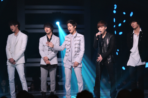 FT 아일랜드(FTISLAND), 가수(최종훈, 이홍기, 이재진, 최민환, 송승현)/FT아일랜드, 컴백 2주 만에 엠블랙-세븐 제치고 ‘엠카’ 1위