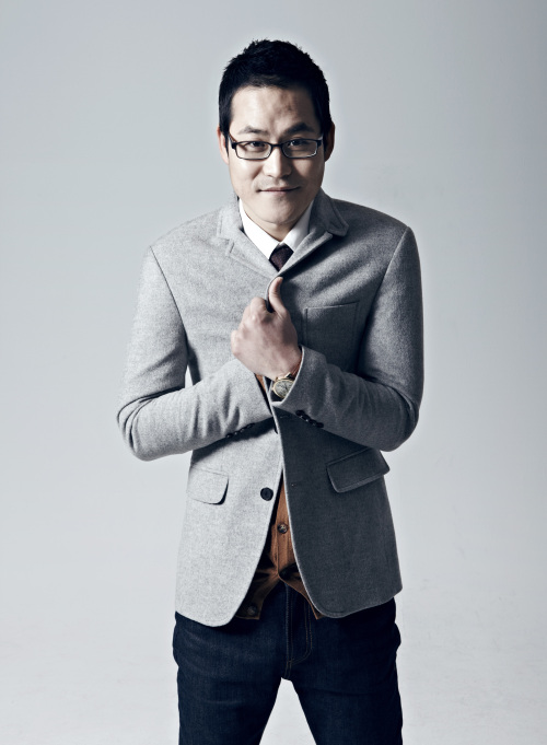 김성균, 연극배우, 영화배우/  <포토뉴스> ‘범죄와의 전쟁’ 김성균, ’웃는 게 더 매력적이죠?’