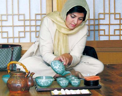 Pooneh Nedai takes part in a traditional tea ceremony on a trip to Korea.