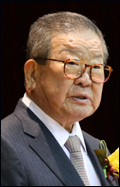 구자경, LG 명예회장/구자경 LG 명예회장…천안연암大 졸업생 격려