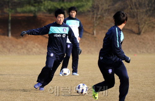 14일 오후 경기도 파주NFC에서 올림픽 축구대표팀이 22일 중동 오만전을 앞두고 국내 마지막 훈련을 하고 있다. 파주=박해묵 기자/mook@heraldm.com\r\n14일 오후 경기도 파주NFC에서 올림픽 축구대표팀이 22일 중동 오만전을 앞두고 국내 마지막 훈련을 하고 있다. 파주=박해묵 기자/mook@heraldm.com