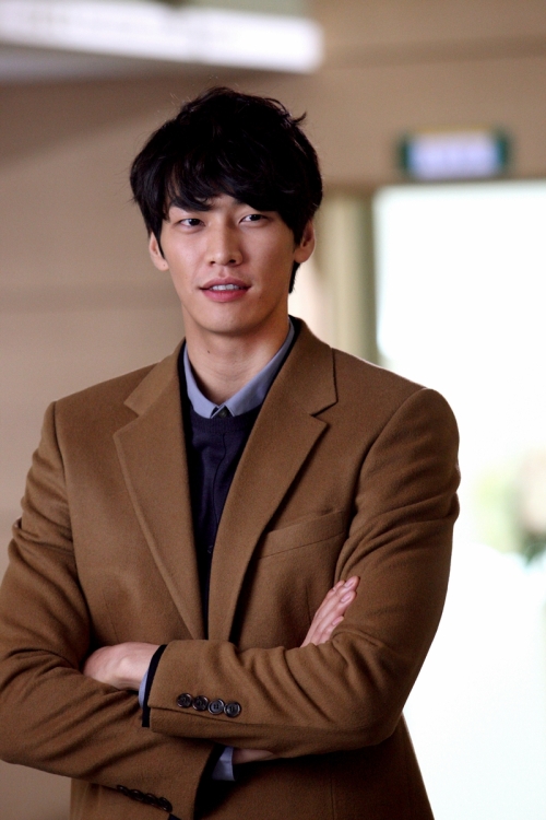 김영광, 모델, 탤런트/모델 출신 김영광, ‘사랑비’서 윤아의 과선배로 출연